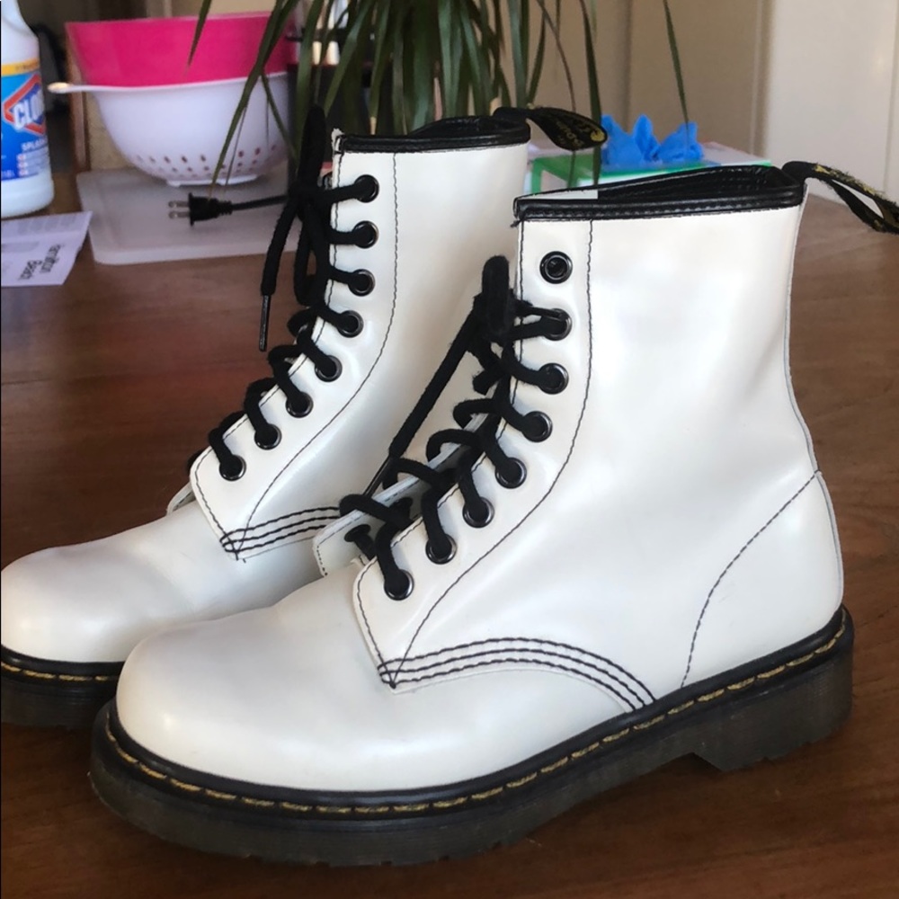 Dr. Martens 1460 Smooth Lace-Up Boot